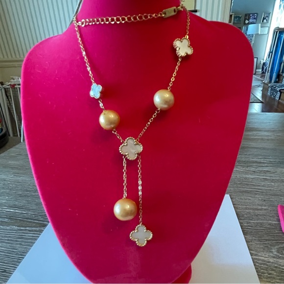 Jewelry - Clover And Real Golden Freshwater Pearl Necklace Like New